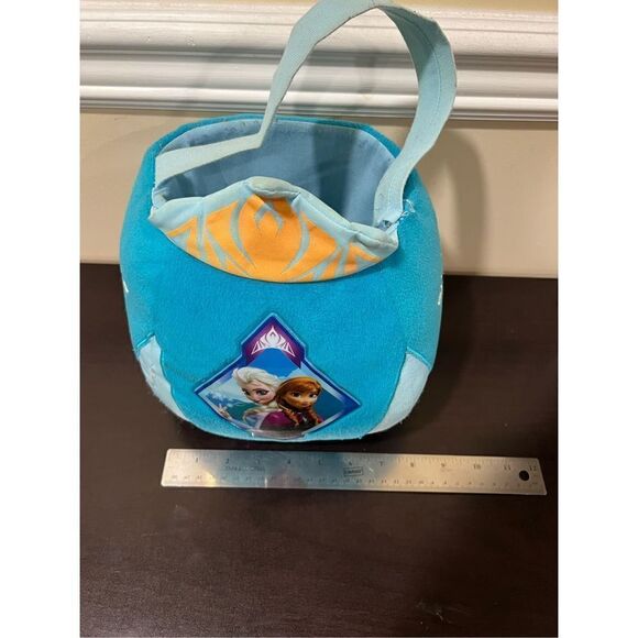 Anna & Elsa Halloween Bucket - Picture 3 of 16